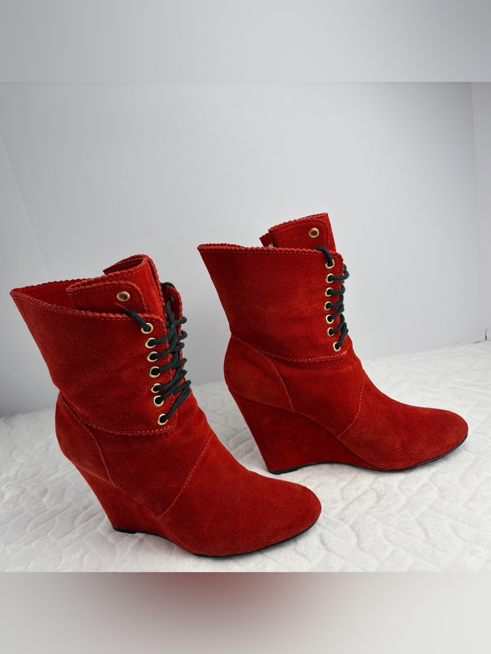 Betsey Johnson Red Suede Lace-Up Wedge Daynaa Ankle Boots Size 8.5